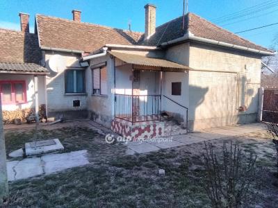 Eladó családi ház - 4212 Hajdúszovát