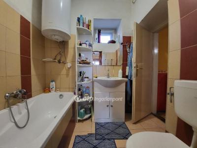 Eladó családi ház - 8130 Enying