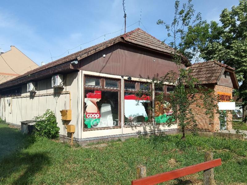 Eladó utcai bejáratú üzlethelység Csanádpalota
