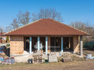 Eladó családi ház - 2481 Velence