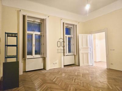 Eladó lakás - 1051 Budapest, V. kerület , Október 6. utca