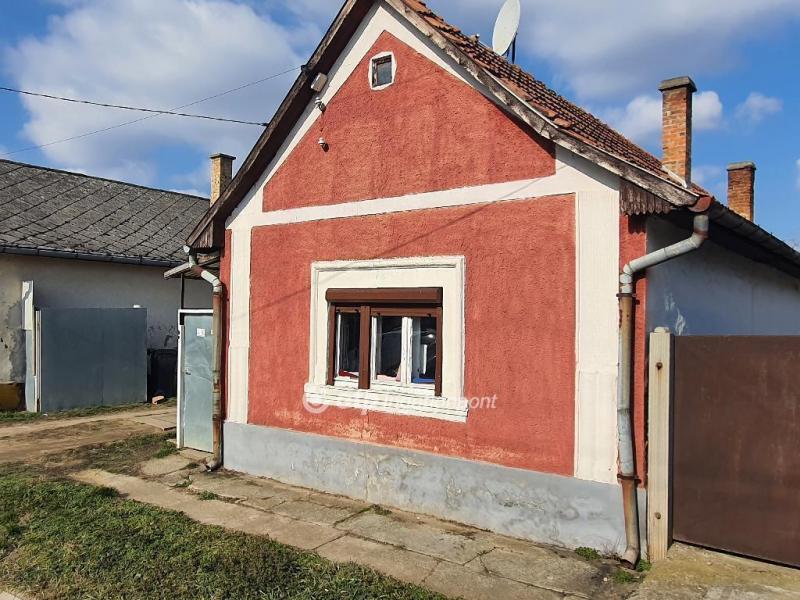 Eladó családi ház Hajdúszovát
