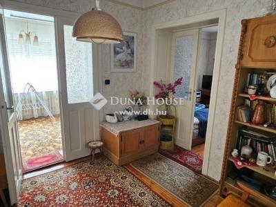 Eladó családi ház - 2251 Tápiószecső