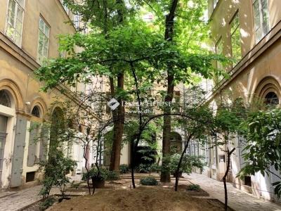 Eladó lakás - 1051 Budapest, V. kerület , Október 6. utca