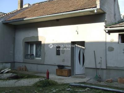 Eladó családi ház - 2500 Esztergom