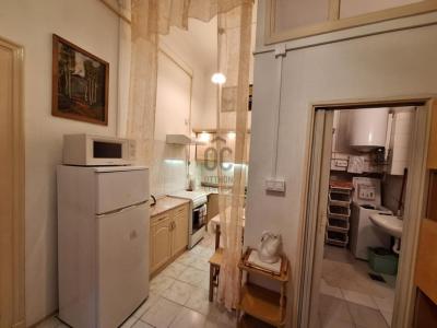 Eladó lakás - 1053 Budapest, V. kerület , Egyetem tér