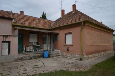 Eladó családi ház Győr