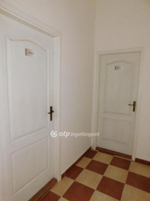 Kiadó egyéb iroda Pécs