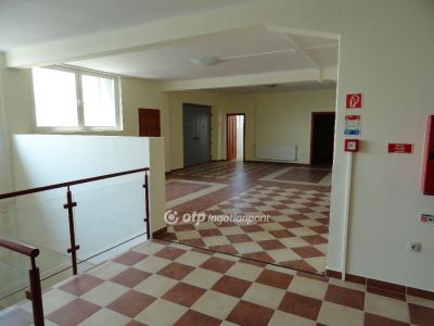 Kiadó egyéb iroda Pécs