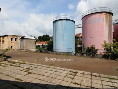 Eladó műhely Eger