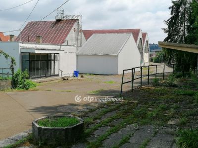 Eladó műhely Eger