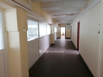 Eladó műhely Eger
