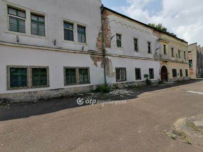 Eladó műhely Eger