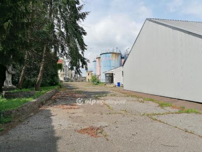 Eladó műhely Eger