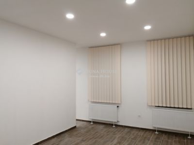 Eladó utcai bejáratú üzlethelység Komárom