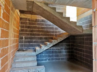 Eladó lakóövezeti telek Debrecen