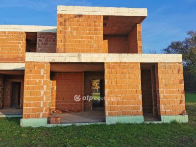 Eladó lakóövezeti telek Debrecen