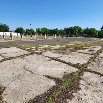 Eladó ipari terület Tetétlen