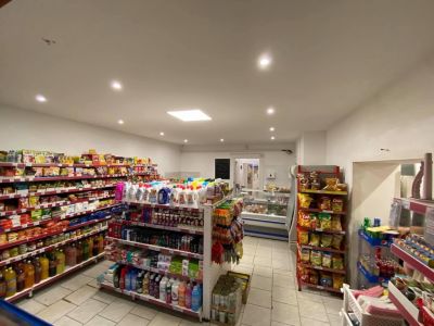 Eladó utcai bejáratú üzlethelység Derecske