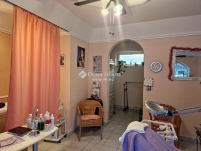 Eladó utcai bejáratú üzlethelység Fonyód