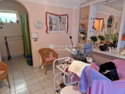 Eladó utcai bejáratú üzlethelység Fonyód