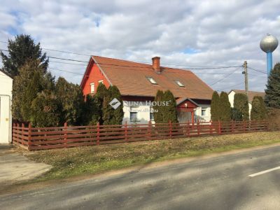 Eladó családi ház Újpetre
