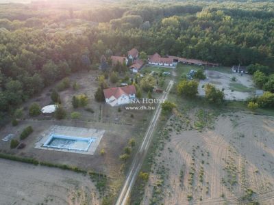 Eladó tanya Ballószög