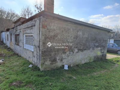 Eladó egyedi garázs Mohács