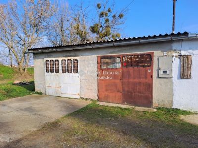 Eladó egyedi garázs Mohács