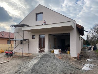 Eladó ikerház Érd