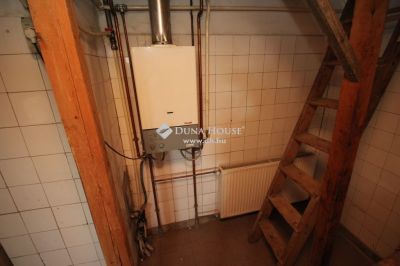 Eladó utcai bejáratú üzlethelység Kecskemét