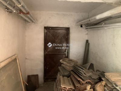 Eladó raktár Komárom