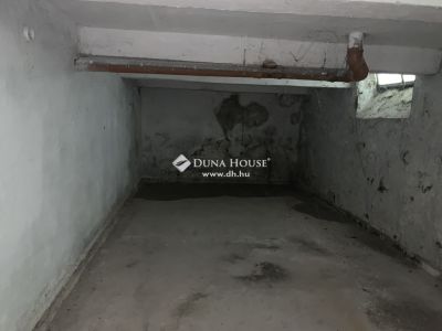 Eladó raktár Komárom