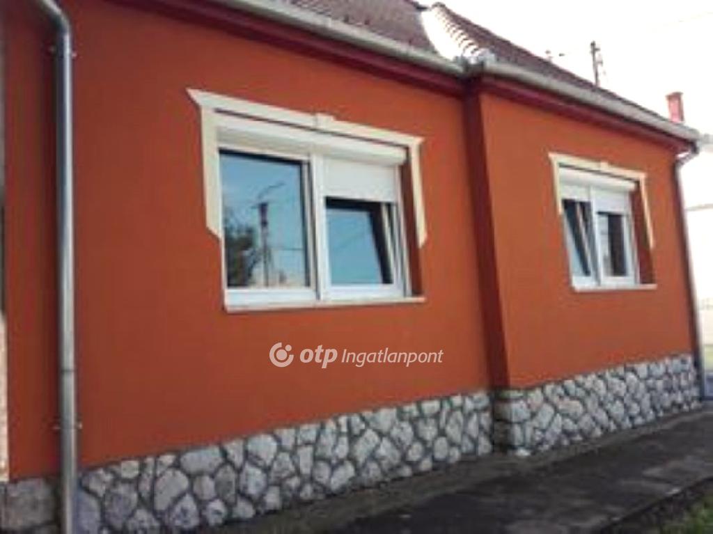 Eladó családi ház Dombóvár