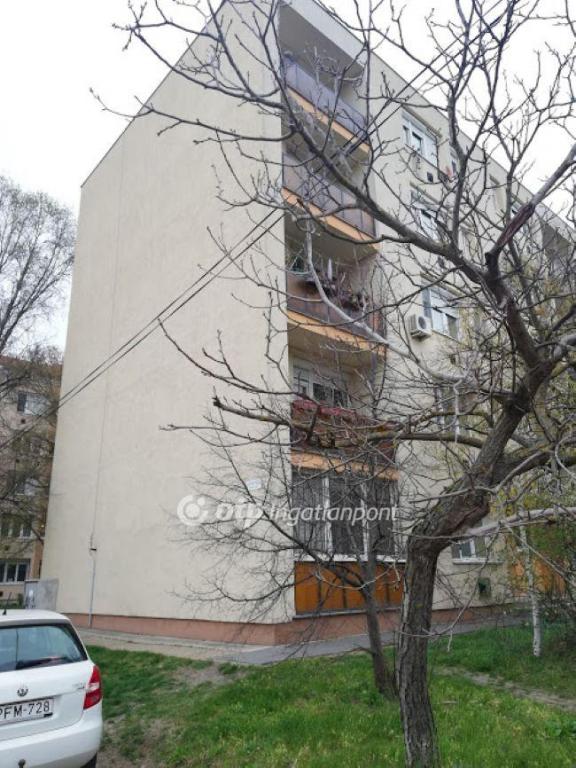 Eladó lakás Szolnok