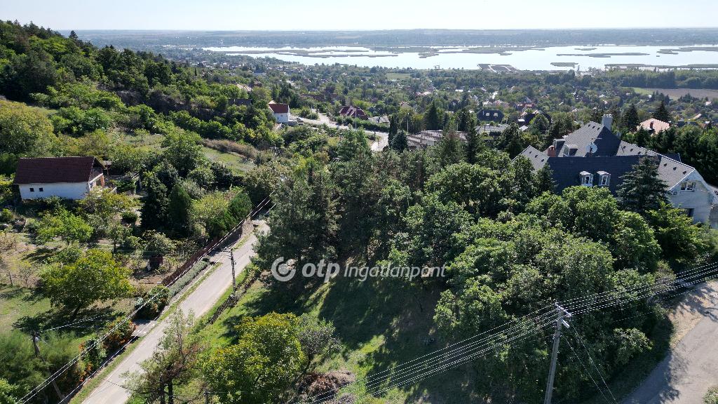 Eladó lakóövezeti telek Velence