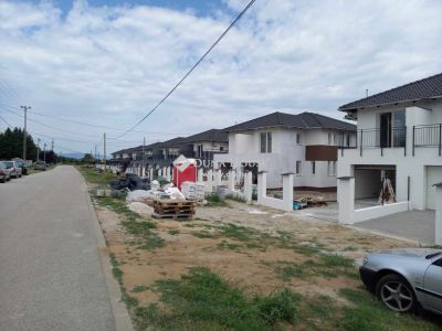 Eladó lakóövezeti telek Csomád