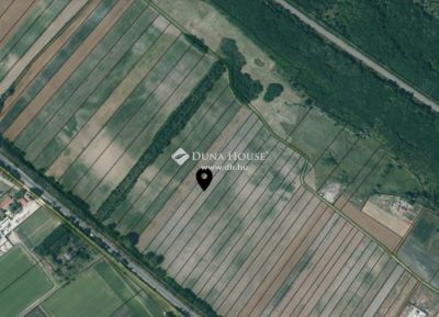Eladó külterületi telek Monor