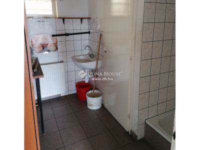 Eladó utcai bejáratú üzlethelység Zalaegerszeg