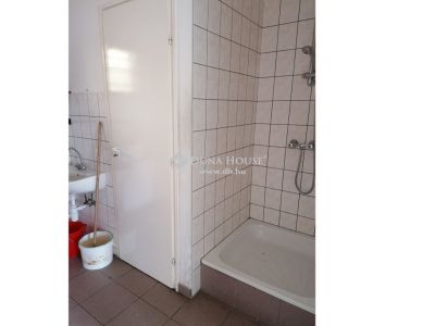 Eladó utcai bejáratú üzlethelység Zalaegerszeg