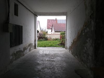 Eladó lakás Dombóvár