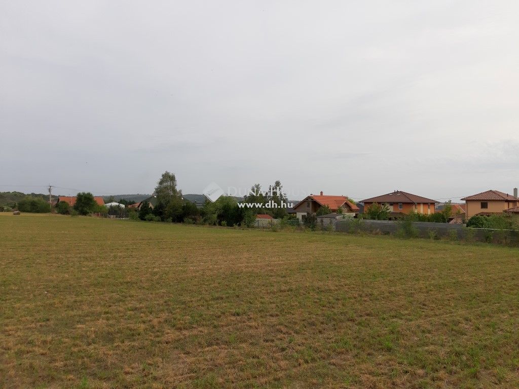 Eladó külterületi telek Pécel