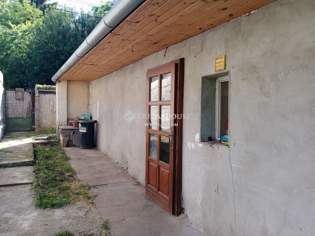 Eladó családi ház Pécel