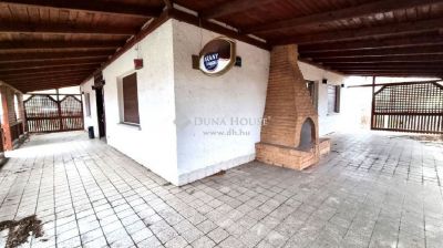 Eladó utcai bejáratú üzlethelység Tápióság