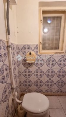 Eladó utcai bejáratú üzlethelység Tápióság