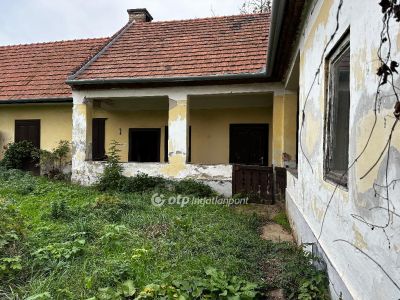 Eladó lakóövezeti telek Győr