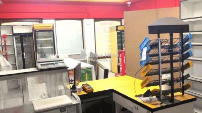 Eladó utcai bejáratú üzlethelység Lánycsók