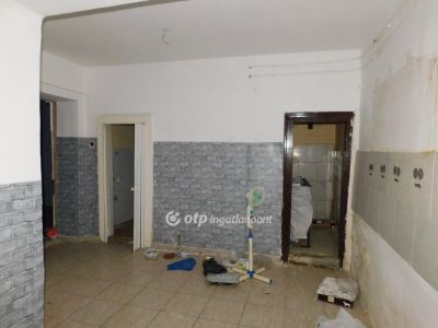 Eladó családi ház Lánycsók