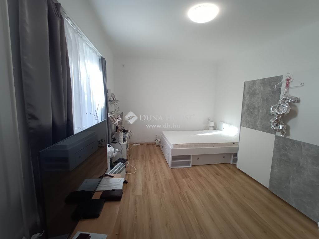 Eladó sorház Cegléd