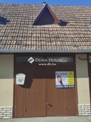 Eladó utcai bejáratú üzlethelység Bonyhád